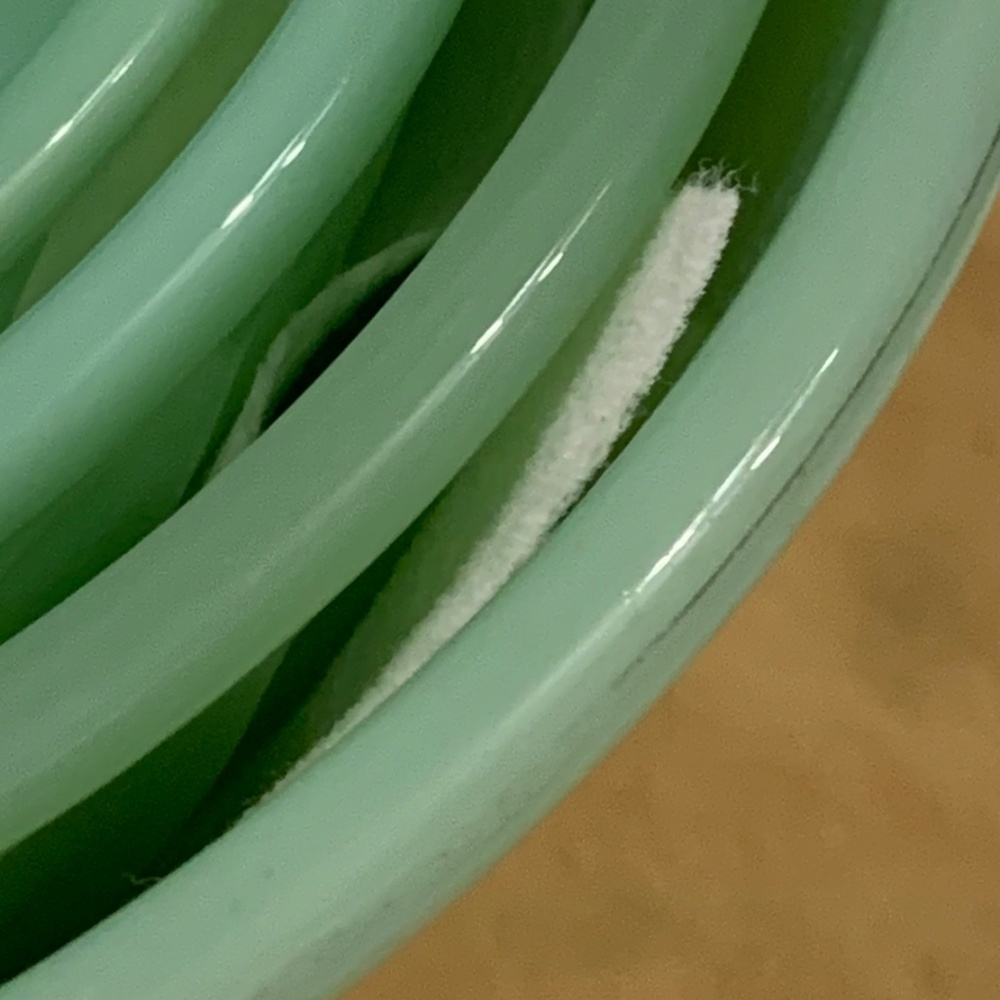 Fire King.   Rare Set of 4 Bowls.. Wavy pattern - Picture 6 of 8